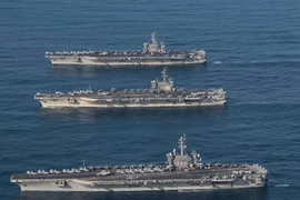 Tàu sân bay USS Ronald Reagan, Theodore Roosevelt và Nimitz của Mỹ tham gia một cuộc tập trận. (Nguồn: Yonhap/TTXVN)