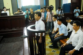 Các bị cáo tại phiên xét xử. (Ảnh: Mạnh Linh/TTXVN)