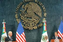Tổng thống Mexico Enrique Peña Nieto và Phó Tổng thống Mỹ Jóseph Biden. (Ảnh: Việt Hòa/Vietnam+)