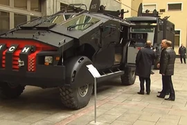 [Video] Tổng thống Putin kiểm tra dàn xe siêu ngầu của Spetsnaz