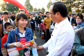 [Video] Hàng nghìn công nhân ở Bình Dương về quê đón Tết 