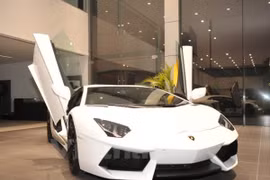 [Video] Siêu xe Lamborghini biến thành tàu ngầm vượt qua nước lũ