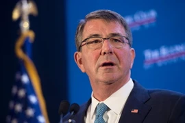 Bộ trưởng Quốc phòng Mỹ Ashton Carter phát biểu tại Câu lạc bộ Kinh tế Washington ngày 2/2. (Ảnh: AFP/TTXVN)