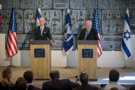 Tổng thống Israel Reuven Rivlin (phải) và Phó Tổng thống Mỹ Joe Biden tại cuộc họp báo sau cuộc gặp. (Ảnh: THX/TTXVN)