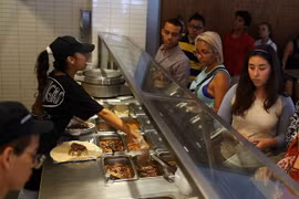 23 người cho biết đã ăn uống tại một nhà hàng của Chipotle Mexican Grill trước khi bị nhiễm khuẩn. (Ảnh: Getty Images)