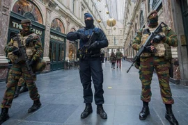 Cảnh sát đặc nhiệm tại trung tâm Brussels. (Ảnh: EPA) 