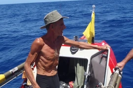 Nhà thám hiểm John Beeden đã sụt 5kg sau khi hoàn thành quãng đường 14.500 km. (Ảnh: BBC)