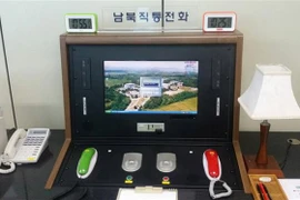 Đường dây nóng liên Triều được lắp đặt tại Khu vực An ninh chung trong làng đình chiến Panmunjom, Triều Tiên. (Ảnh: EPA/TTXVN)