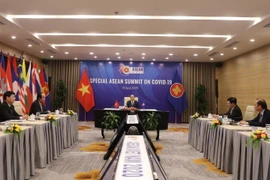 Thủ tướng Nguyễn Xuân Phúc, Chủ tịch ASEAN 2020, phát biểu khai mạc Hội nghị Cấp cao đặc biệt ASEAN về ứng phó dịch bệnh COVID-19. (Ảnh: Thống Nhất/TTXVN)