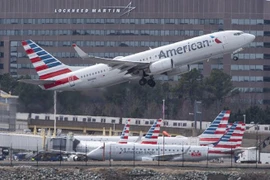 Máy bay của hãng hàng không American Airlines tại sân bay Ronald Reagan ở Arlington, Virginia, Mỹ. (Ảnh: AFP/TTXVN)