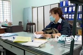 Bà Loan tại buổi làm việc với Thanh tra Sở Y tế. (Nguồn: Báo Đồng Nai)