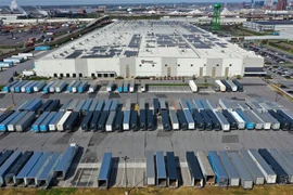 Trung tâm đóng gói hàng vận chuyển BWI2 của Công ty thương mại điện tử Amazon ở Baltimore, Maryland (Mỹ) ngày 14/4. (Ảnh: AFP/TTXVN)