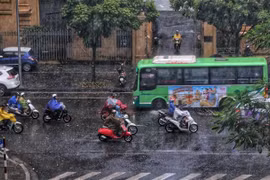 Mưa giông tại khu vực nội thành Hà Nội. Ảnh minh họa. (Ảnh: Thành Đạt/TTXVN)