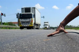 Đường dẫn cao tốc Đà Nẵng-Quảng Ngãi sụt lún nghiêm trọng