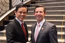 Bộ trưởng Thương mại và Công nghiệp (MIT) Singapore Chan Chun Sing (trái) và ông Simon Birmingham, Bộ trưởng Thương mại Du lịch và Đầu tư của Australia. (Nguồn: www.straitstimes.com)