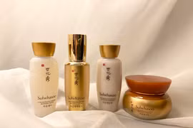 Dòng sản phẩm Sulwhasoo chiết xuất từ dầu hạt nhân sâm quý giá. (Ảnh: Khánh Ly/Vietnam+)
