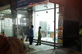 Lực lượng công an khám xét nơi ở và công ty của Nguyễn Tấn Lương. (Ảnh: Sỹ Tuyên/TTXVN)