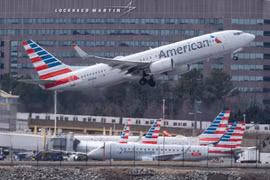 Máy bay Boeing 737 của American Airlines cất cánh từ sân bay quốc gia Ronald Reagan Washington ở Arlington, bang Virginia của Mỹ ngày 11/3 vừa qua. (Ảnh: AFP/TTXVN)