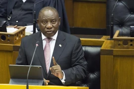 Tổng thống tái đắc cử của Nam Phi Cyril Ramaphosa phát biểu sau khi được các nghị sỹ phê chuẩn tại phiên họp Quốc hội ở Cape Town ngày 22/5. (Ảnh: AFP/TTXVN)