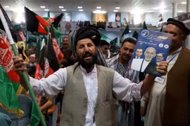 Những người ủng hộ Tổng thống Afghanistan Ashraf Ghani tại cuộc bầu cử ở Kabul. (Nguồn: Reuters)