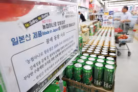 Bảng thông báo tẩy chay các hàng hóa của Nhật Bản tại một siêu thị ở Seoul của Hàn Quốc, ngày 4/8. (Ảnh: Yonhap/TTXVN)