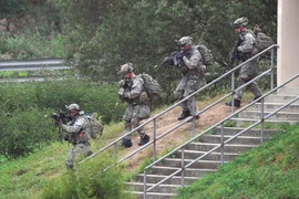 Binh sỹ Mỹ tham gia cuộc tập trận chung Mỹ-Hàn ở Pocheon của Hàn Quốc ngày 19/9/2017. (Ảnh: AFP/TTXVN)