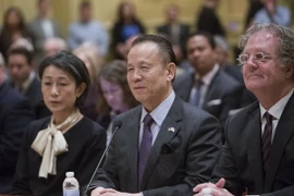 Tỷ phú sòng bài Nhật Bản Kazuo Okada - ở giữa. (Nguồn: Reuters/Japantimes)