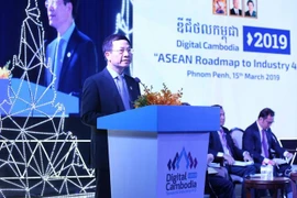 Bộ trưởng Bộ Thông tin và Truyền thông Nguyễn Mạnh Hùng phát biểu tại Diễn đàn Bộ trưởng ASEAN ở Triển lãm Digital Cambodia 2019. (Ảnh: PV/TTXVN)