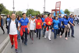 Các đại biểu Bộ Y tế Việt Nam và Phái đoàn thường trực Việt Nam tại Geneva tham dự sự kiện thể thao cộng đồng do WHO tổ chức. (Ảnh: Hoàng Hoa/TTXVN)