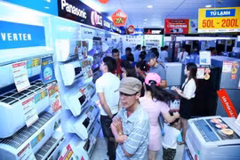 Người tiêu dùng ưa chuộng dòng điều hòa sử dụng công nghệ inverter. (Ảnh: Thanh Tâm/Vietnam+)