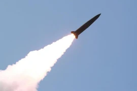 Một loại rocket được phóng thử trong cuộc diễn tập của Quân đội Nhân dân Triều Tiên ở miền Tây nước này. (Ảnh: AFP/TTXVN)