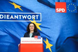 Bà Andrea Nahles , Chủ tịch đảng Dân chủ xã hội (SPD) tại cuộc họp báo ở Berlin ngày 27/5 vừa qua. (Ảnh: THX/TTXVN)