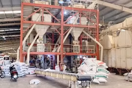 An Giang: Một công nhân tử vong sau khi bị cuốn vào trục máy trộn cám