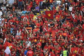 Các cổ động viên Việt Nam. (Ảnh: AFP/TTXVN)