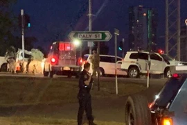 Cảnh sát phong tỏa hiện trường vụ xả súng tại Darwin của Australia, ngày 4/6. (Ảnh: Mirror/TTXVN)