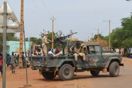 Binh sỹ Mali tuần tra. (Ảnh: AFP/TTXVN)