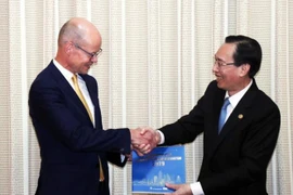 Ông Lê Thanh Liêm (phải) và ông Olli Pekka Heinonen (trái) tại buổi tiếp. (Ảnh: Xuân Khu/TTXVN)