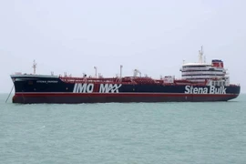 Tàu chở dầu "Stena Impero" treo cờ anh neo tại cảng ở Bandar Abbas, Iran sau khi bị bắt giữ ngày 20/7 vừa qua. (Ảnh: AFP/TTXVN)