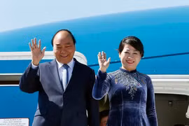 Lễ đón Thủ tướng Nguyễn Xuân Phúc và Phu nhân tại sân bay quốc tế Vaclav Havel, Praha. (Ảnh: Thống Nhất/TTXVN)