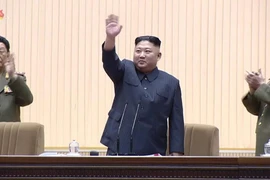 Nhà lãnh đạo Triều Tiên Kim Jong-un (giữa) chủ trì hội nghị lần thứ năm các chỉ huy trung đội và chính trị viên của Quân đội Nhân dân Triều Tiên, được tổ chức tại Bình Nhưỡng ngày 25-26/3. (Ảnh: Yonhap/TTXVN)