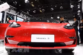 Một mẫu xe của Tesla được trưng bày tại Triển lãm Ôtô Quốc tế Thượng Hải, Trung Quốc ngày 17/4. (Ảnh: THX/TTXVN)