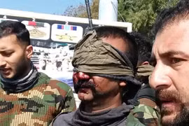 Abhinandan Varthaman bị bịt mắt. (Nguồn: dbpost.com) 