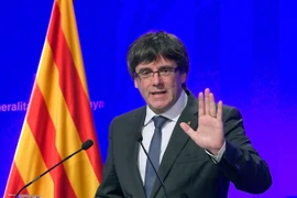Thủ hiến Catalunya Carles Puigdemont phát biểu trong cuộc họp báo tại Barcelona, Tây Ban Nha ngày 2/10. (Nguồn: AFP/TTXVN)