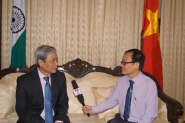 Đại sứ Việt Nam tại Ấn Độ Tôn Sinh Thành trả lời phỏng vấn. (Ảnh: Đăng Chính/TTXVN)