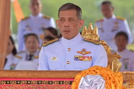 Hoàng Thái tử Maha Vajiralongkorn chủ trì một nghi lễ của Hoàng gia ở thủ đô Bangkok ngày 13/5. (Nguồn: EPA/TTXVN)