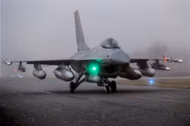 Chiến đấu cơ của Đan Mạch chuẩn bị cất cánh từ căn cứ không quân Fighter Wing Skrydstryp ở Jutland ngày 16/3/2011. (Nguồn: EPA/TTXVN) 