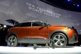 Mẫu xe SUV Peugeot 3008 được trưng bày trong một cuộc họp báo ở Le Bourget, Pháp ngày 23/5/2016. (Nguồn: AFP/TTXVN)
