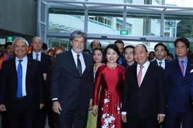 Thủ tướng Nguyễn Xuân Phúc và phu nhân đến thăm Trường Đại học Công nghệ Auckland, New Zealand. (Ảnh: Thống Nhất/TTXVN)