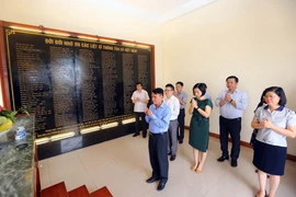[Photo] Dâng hương tưởng niệm liệt sỹ TTXVN qua các thời kỳ