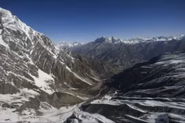 Đỉnh Everest cao 8.848m. (Nguồn: EPA)